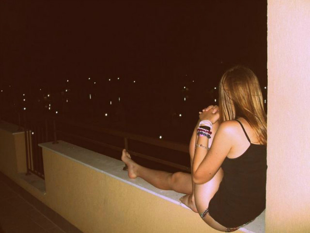 W nocy, patrzc na morze.