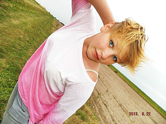 wiatr rozwiewa wosy :* 