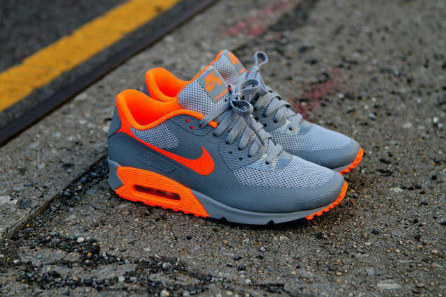 NIKE AIR MAX 