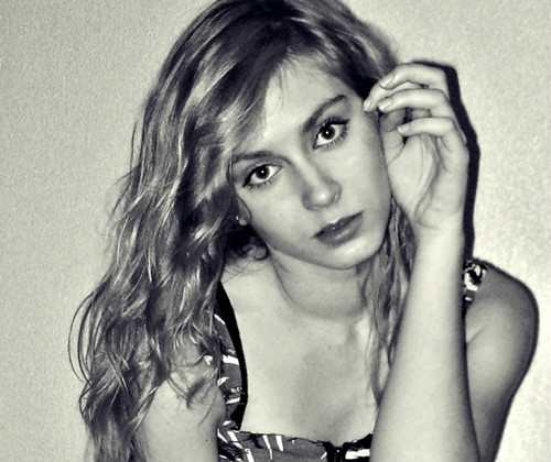 Niczego szuka nie.//