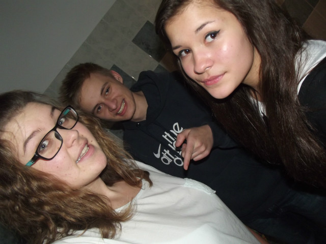 kacee . ; 3