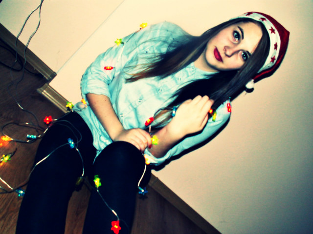 mia ;3