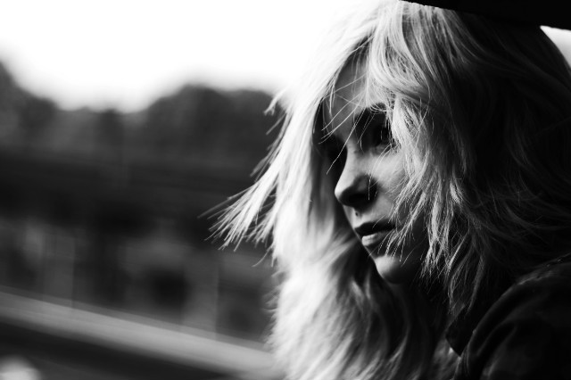 B&W