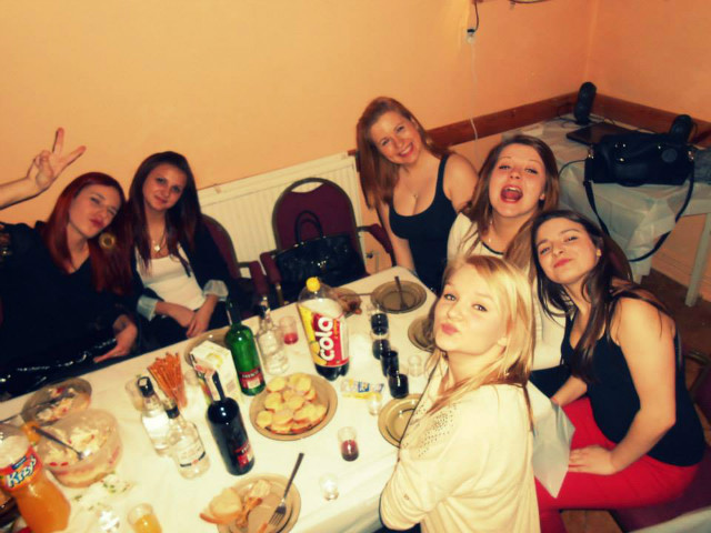 z nimi:***