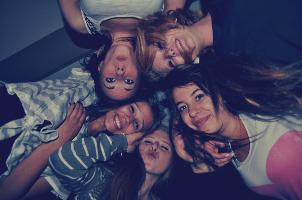 Sara, ja, Lola, Bul, Magda, Ala