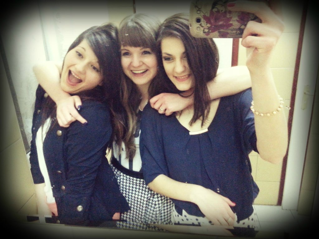 `.Paula.`586;*