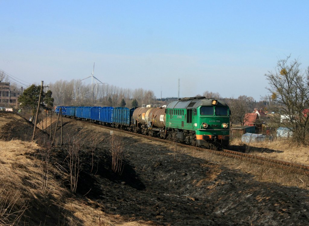 ST44-700