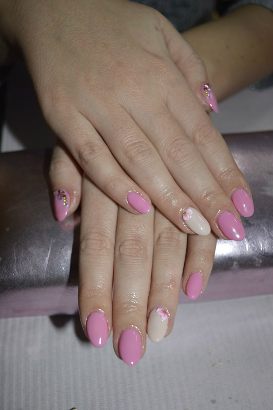 Manicure hybrydowy.