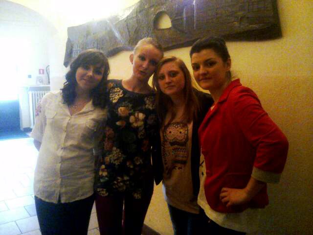 Z dziewczynami:* 