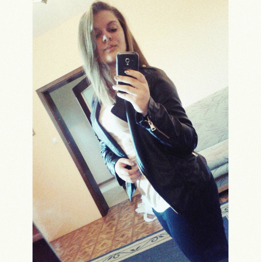  LET ME TAKE A SELFIE
