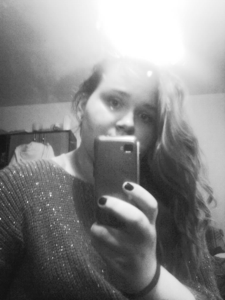 b e z c e n n a < 3