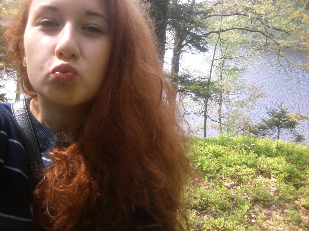 selfie kisses.
