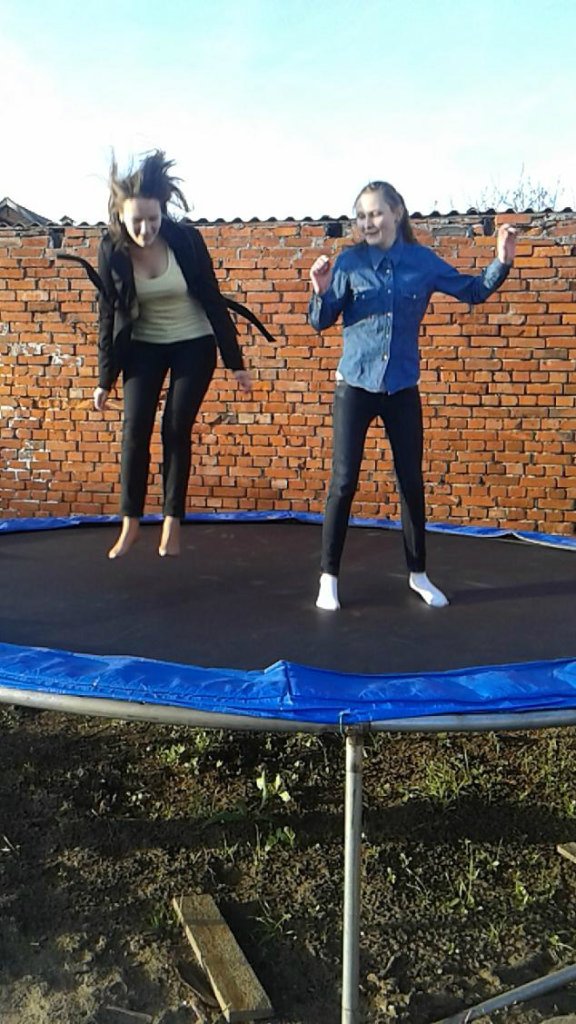 trampolina. 