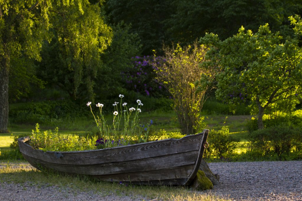 the boat on the sand..