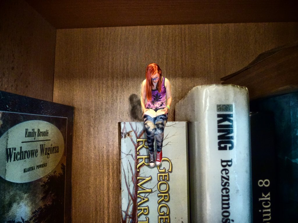 Readhead reading girl