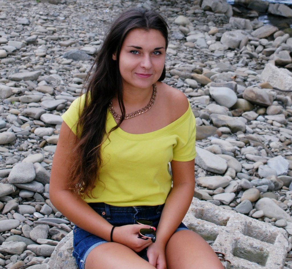 sta naprzeciw mnie
