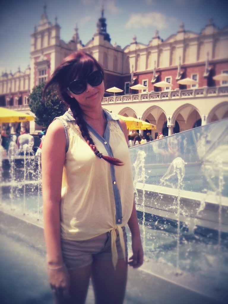 mhym stoj w fontannie :3 
