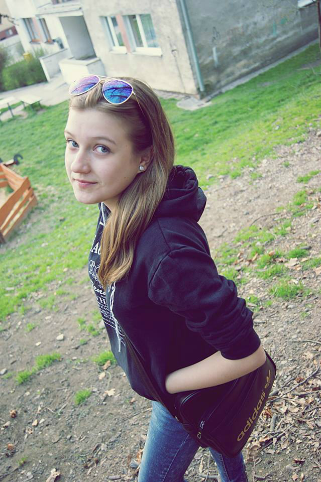 :>
