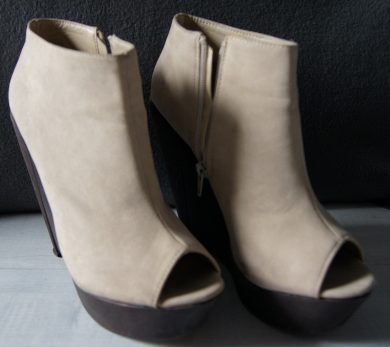 Peep toe