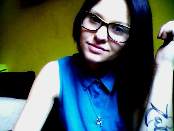 Gowa do gry a piersi do przodu