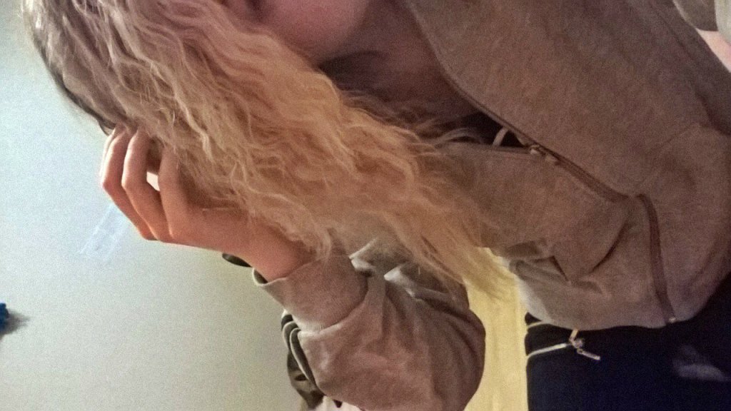 curly.