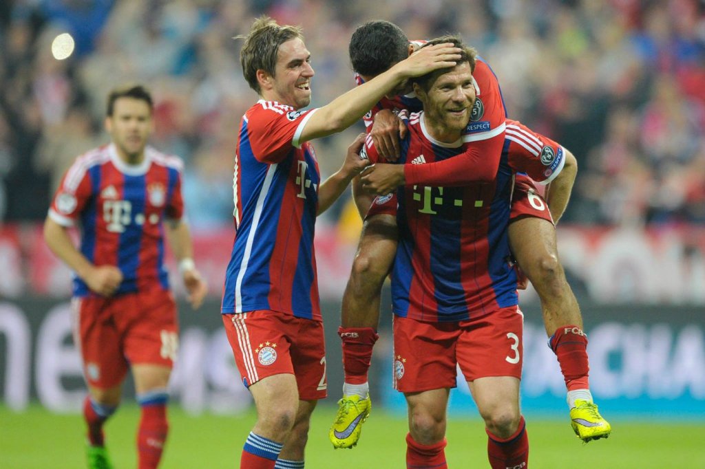 Bernat, Lahm, Alcantara, Alonso.