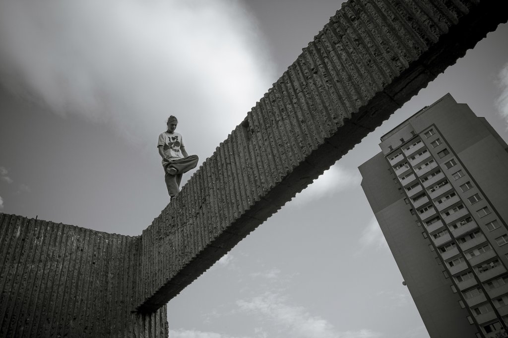 Balancing at High Wall with Siki