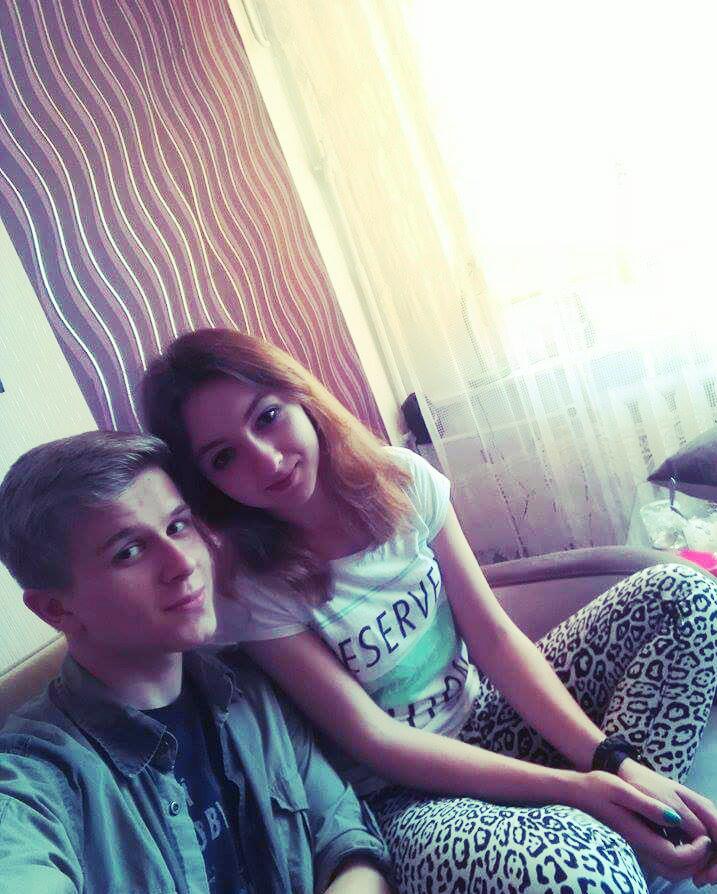 M : D