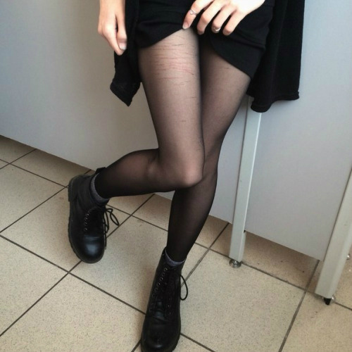 nie spojrz w d.