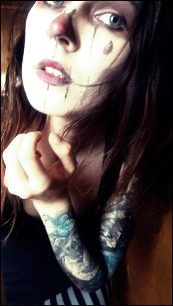 CLOWN GIRL...