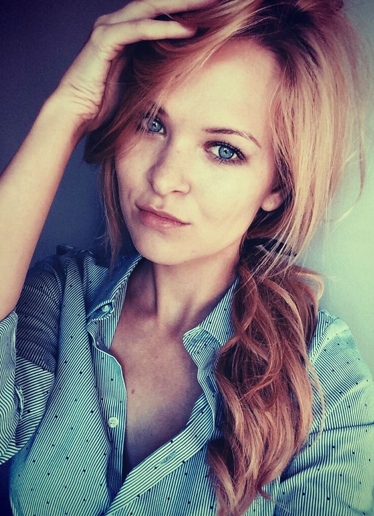 blue eyed girl