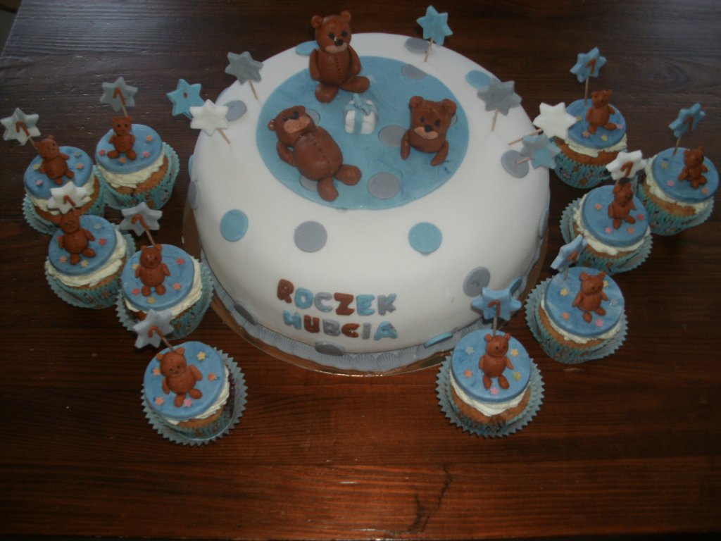 Tort i muffiny z misiami 