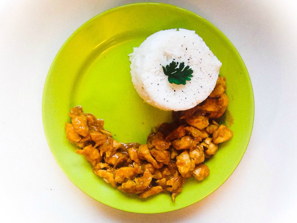 green plate and white rice