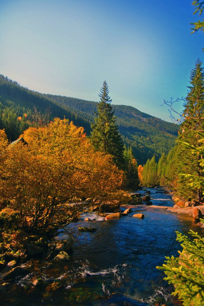 Autumn of mountains.