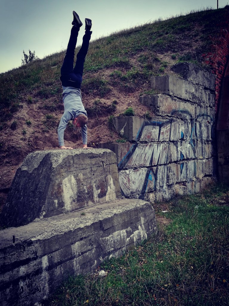 HANDSTAND