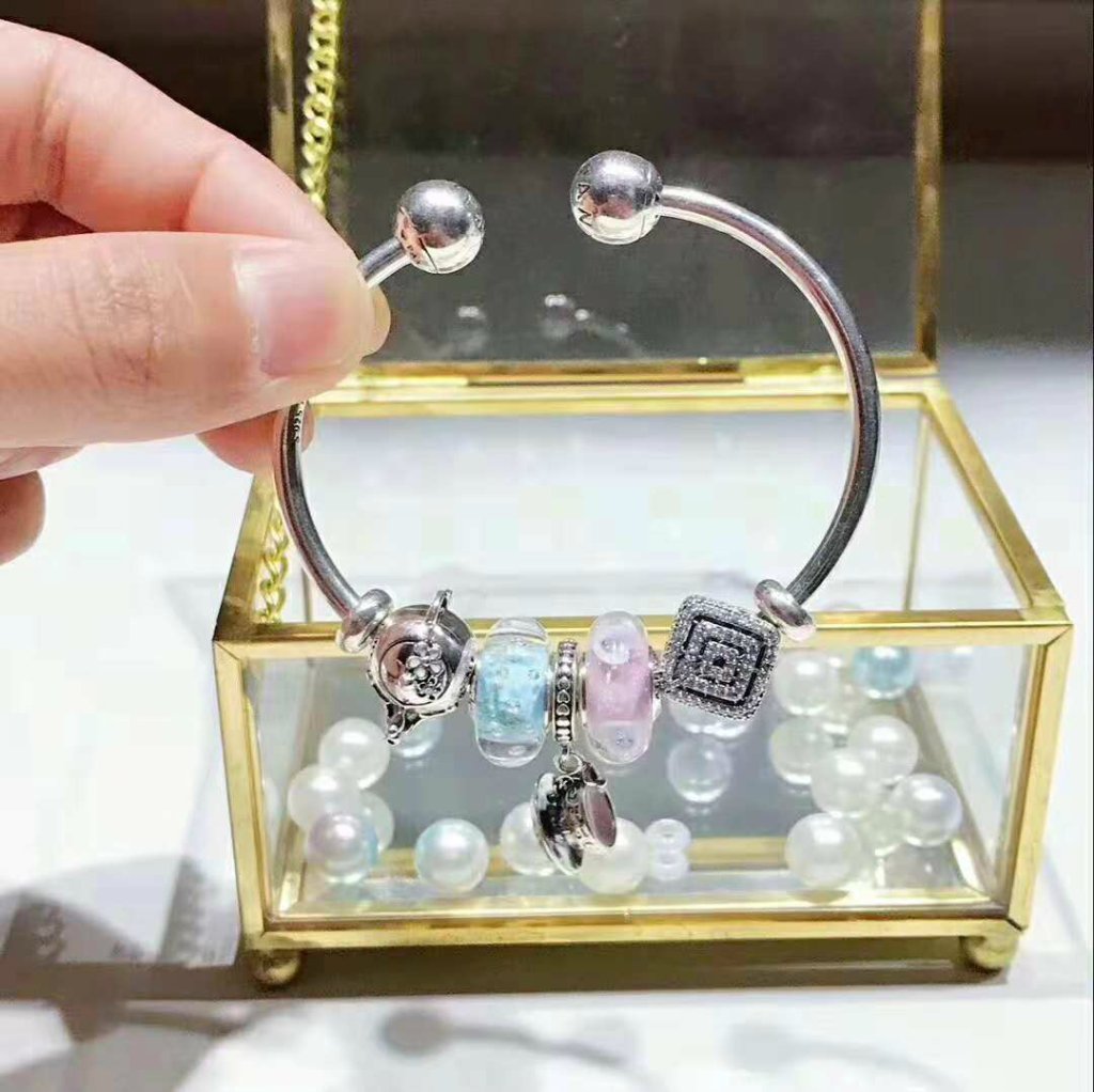 Srebrna bransoletka bangle Momen