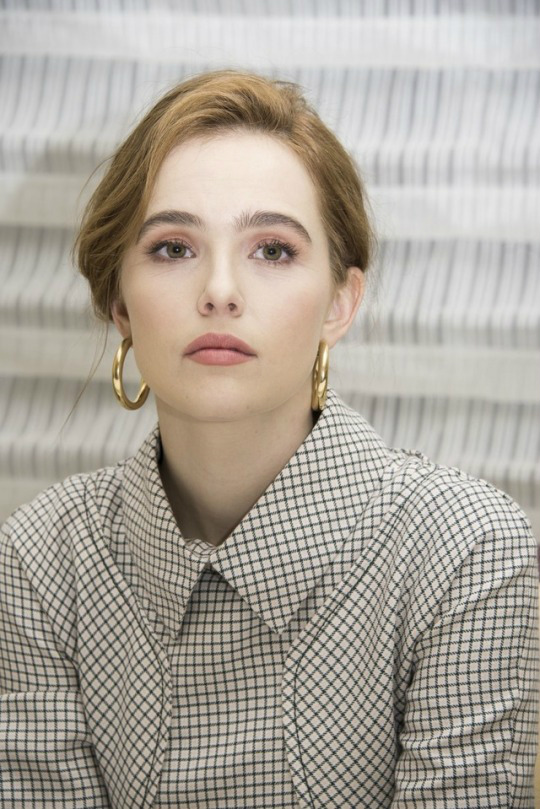 Zoey Deutch.