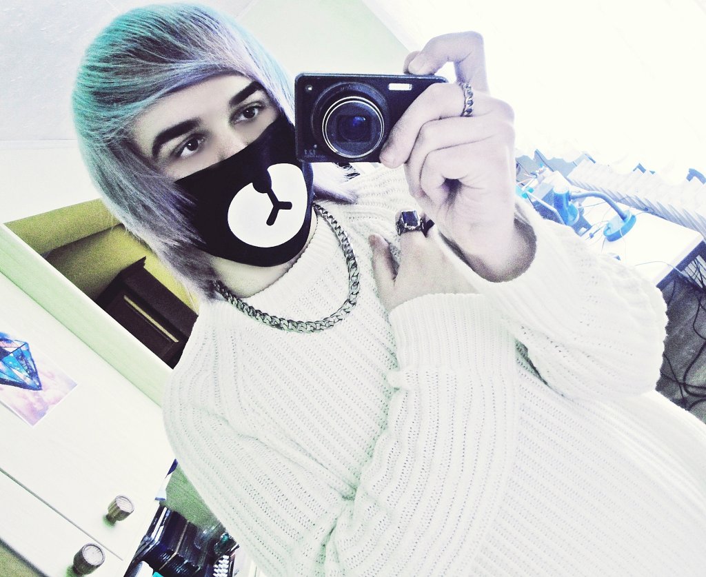mirror selfie  i kawaii maska  