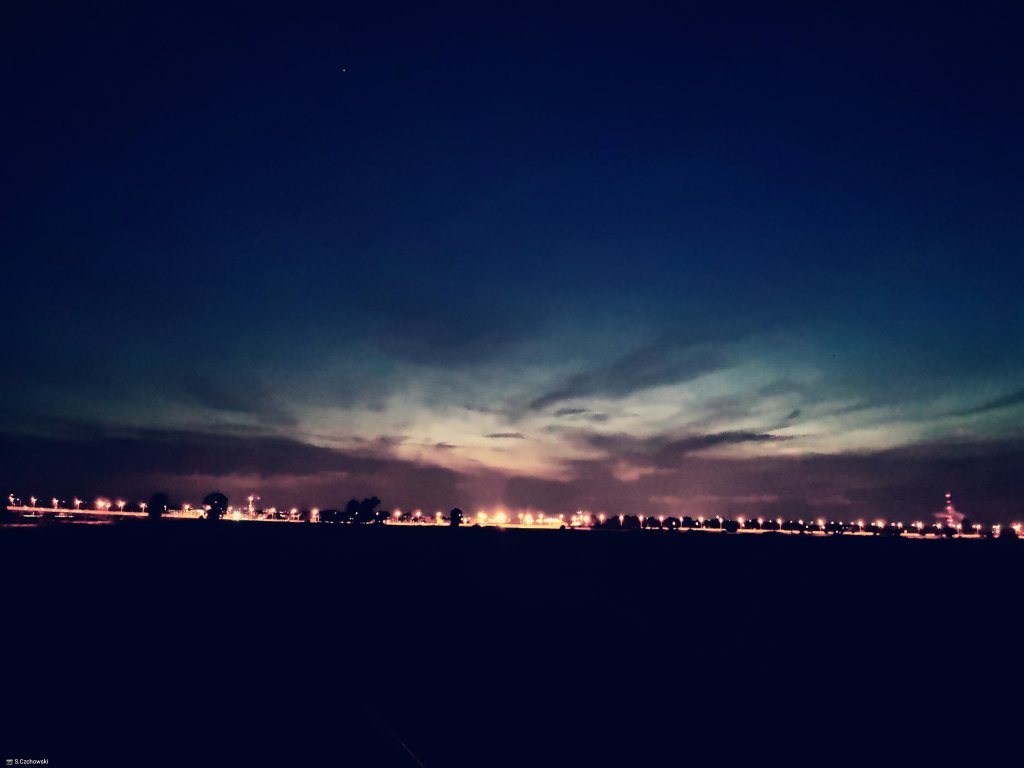Nocne niebo nad Krakowem. 