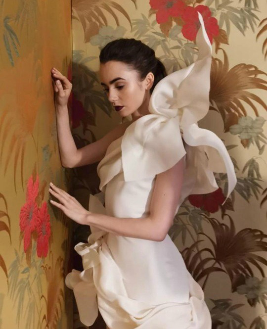 Lily Collins.