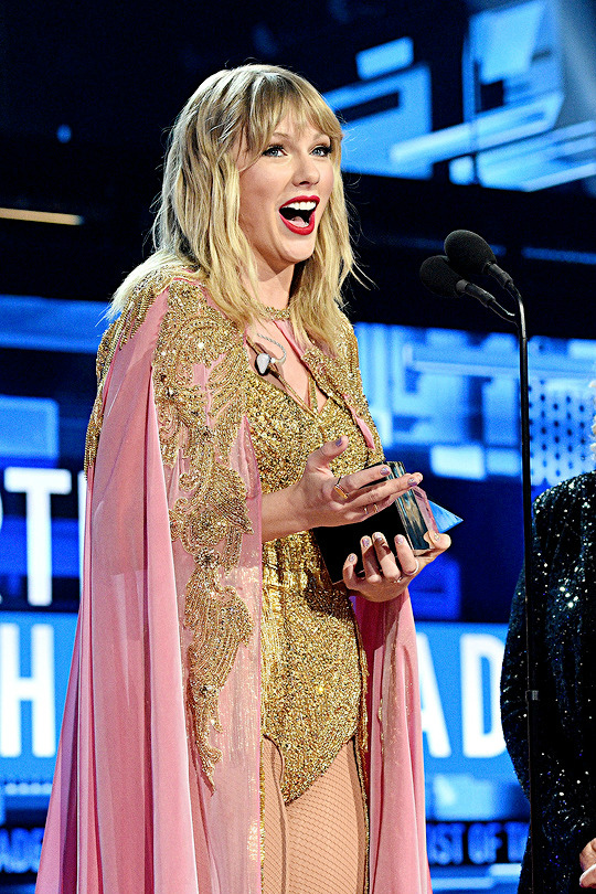 Taylor Swift.