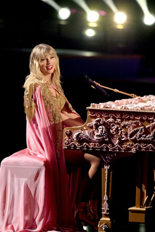 Taylor Swift.