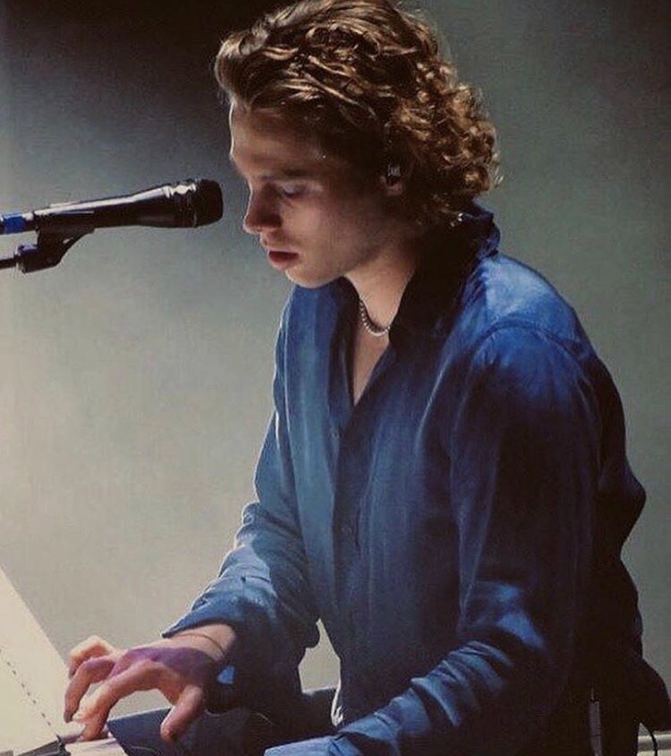 Luke Hemmings.