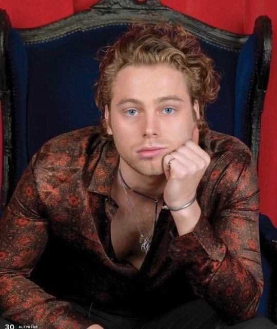 Luke Hemmings.