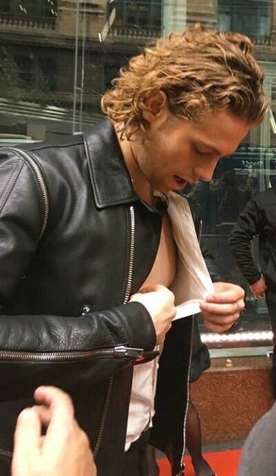 Luke Hemmings.