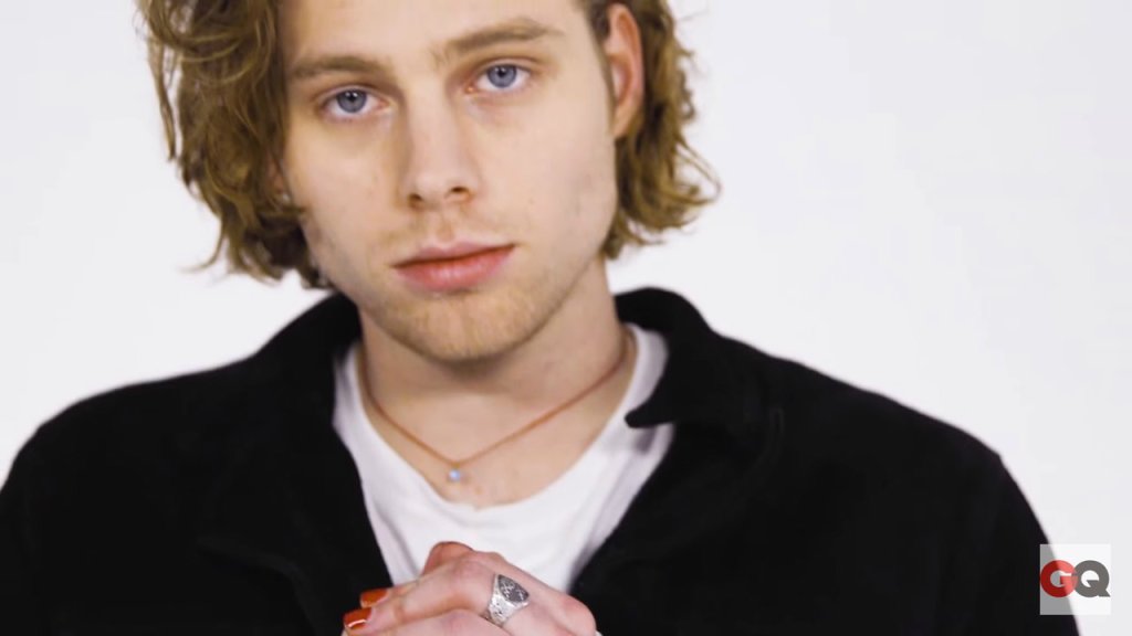  Luke Hemmings.