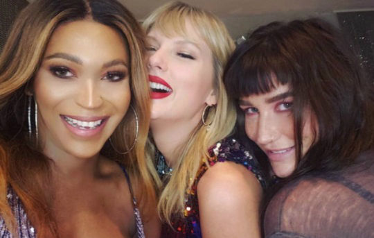 Taylor swift.