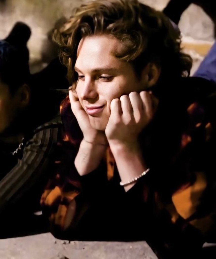 Luke Hemmings.