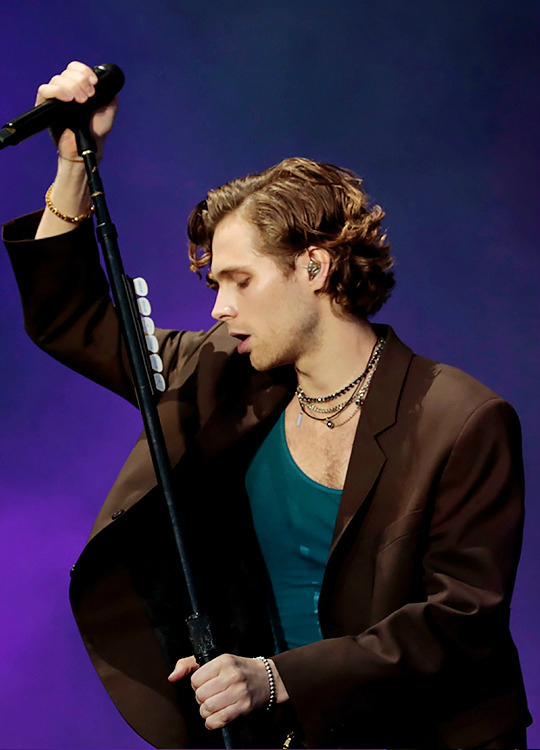 Luke Hemmings.