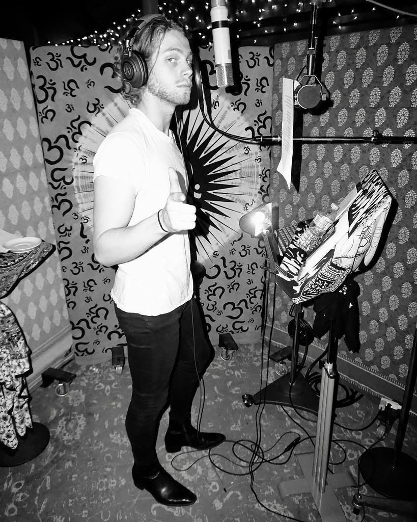Luke Hemmings.